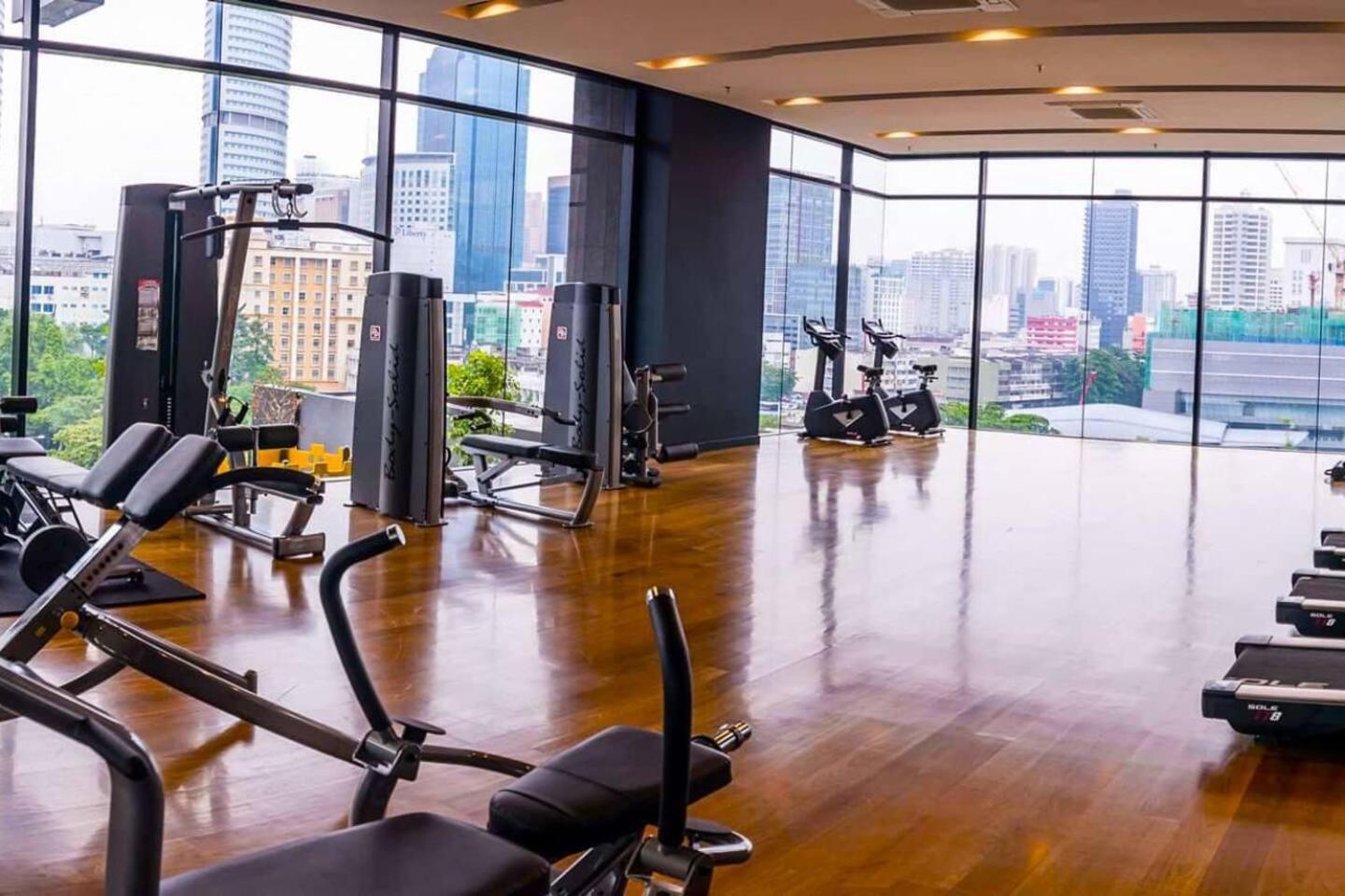 Apartment Klcc With A Rooftop Garden Playground *